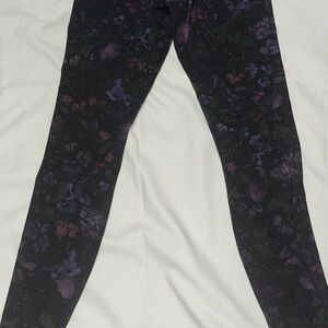 Lululemon size 6 26in Frozen Flourish Multi